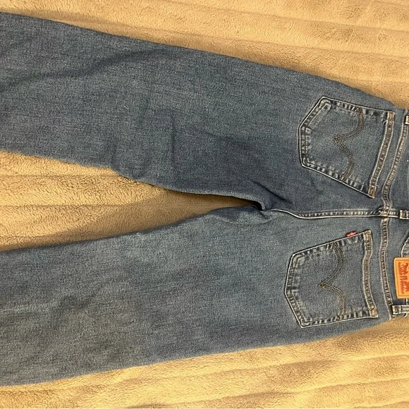 Levi's Blue Boot Cut Jeans with Vintage Appeal - Picture 2 of 4